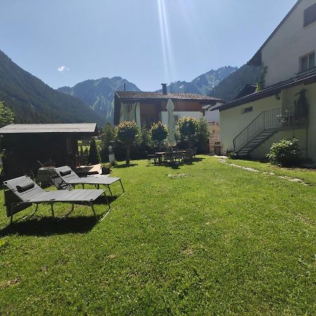 Alpenchalet Dona Partenen Exterior photo