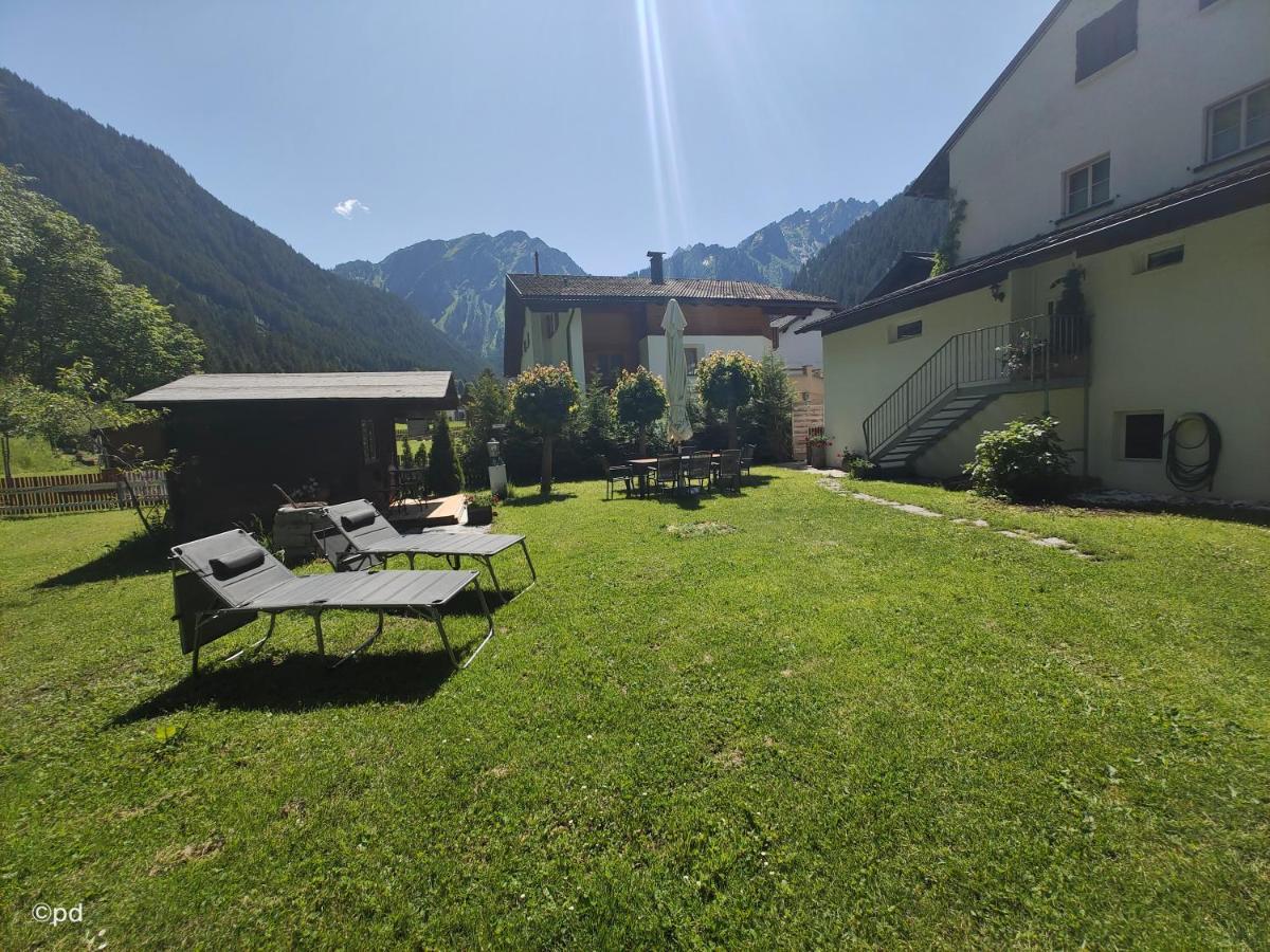 Alpenchalet Dona Partenen Exterior photo